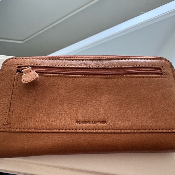 Elegant Brown Leather Women's Wallet - Picture 1 of 5